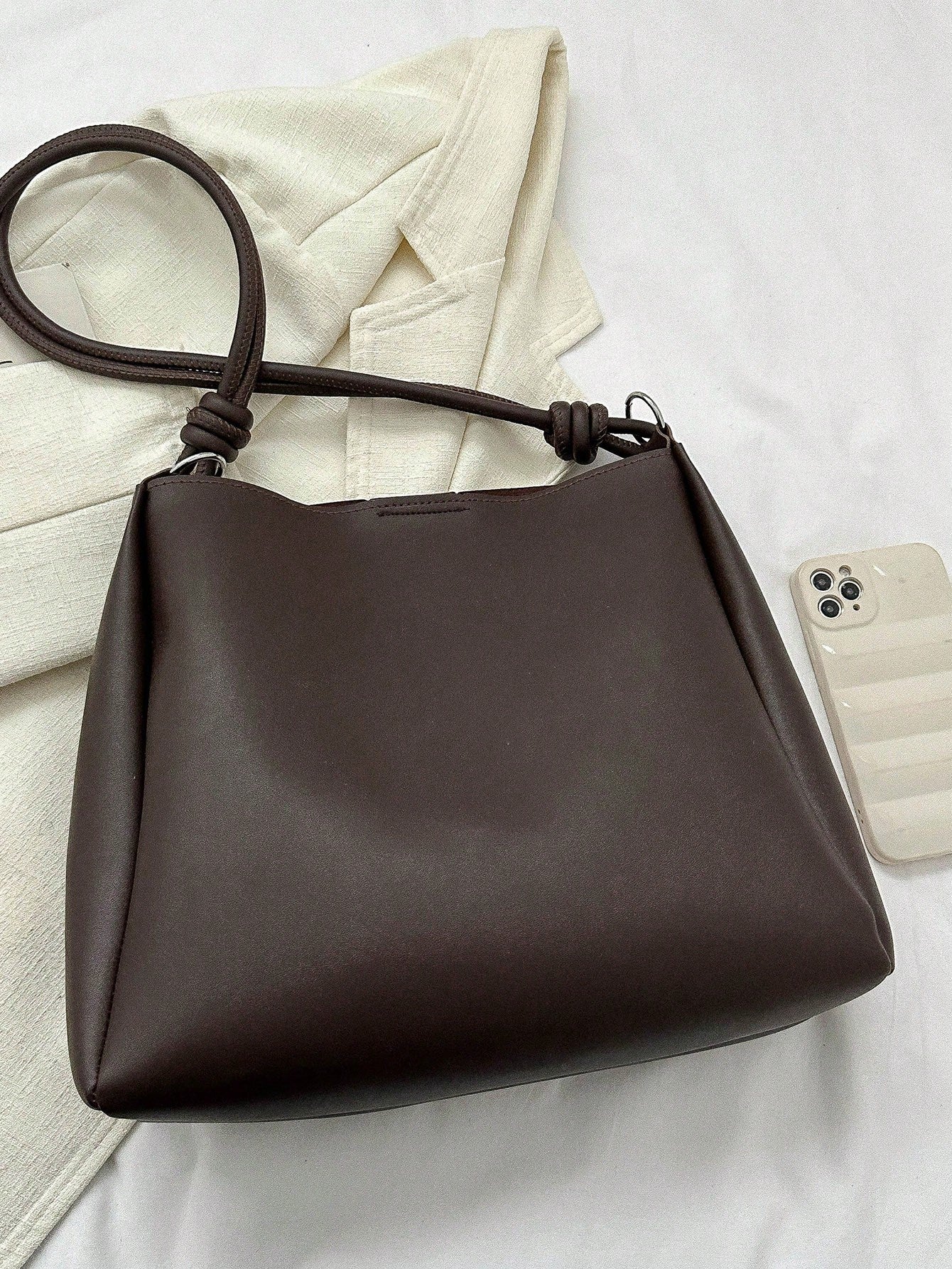 Toteväska med viktdetalj