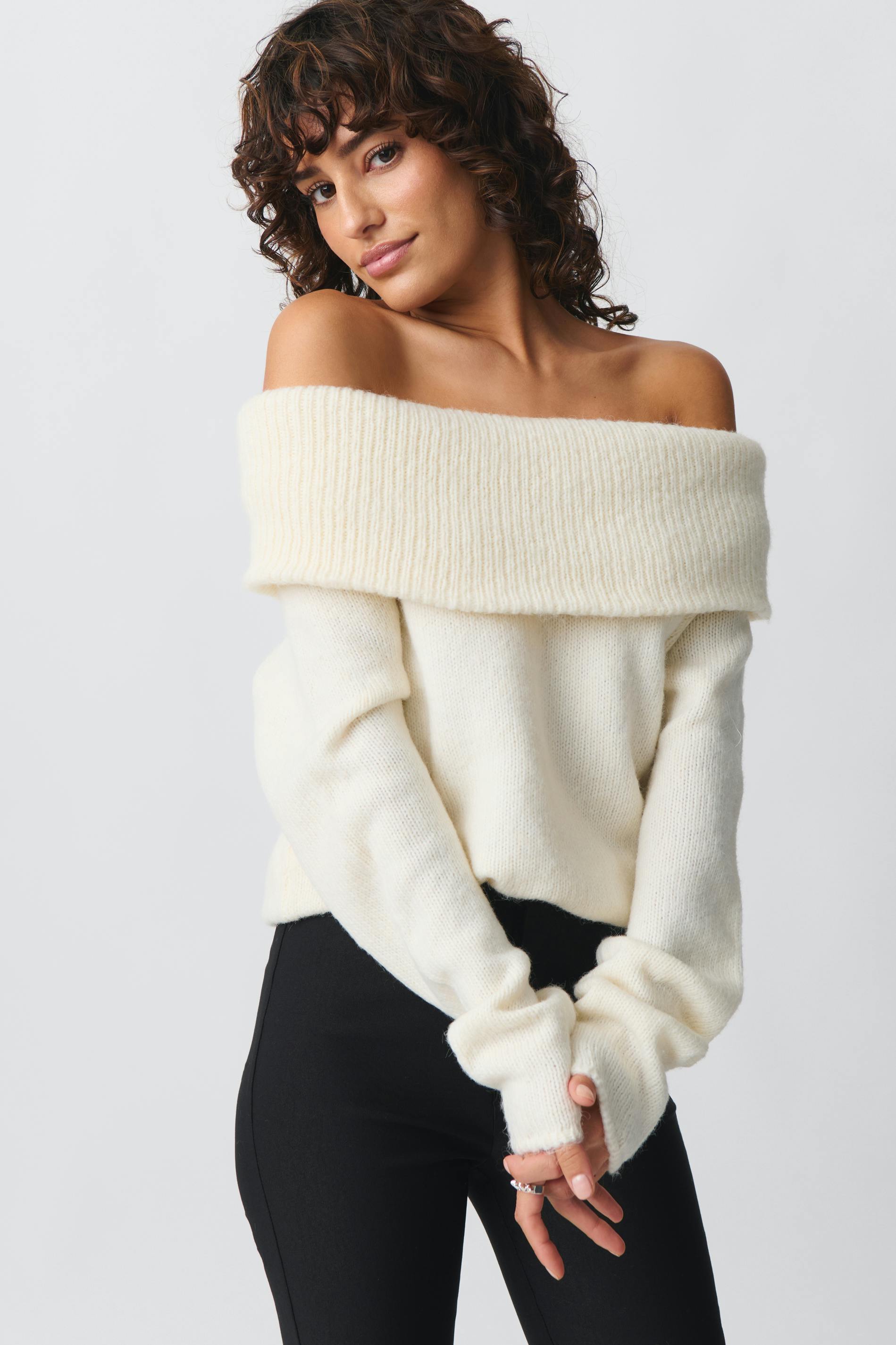Stockholm Heritage |  Conform Off-Shoulder Tröja