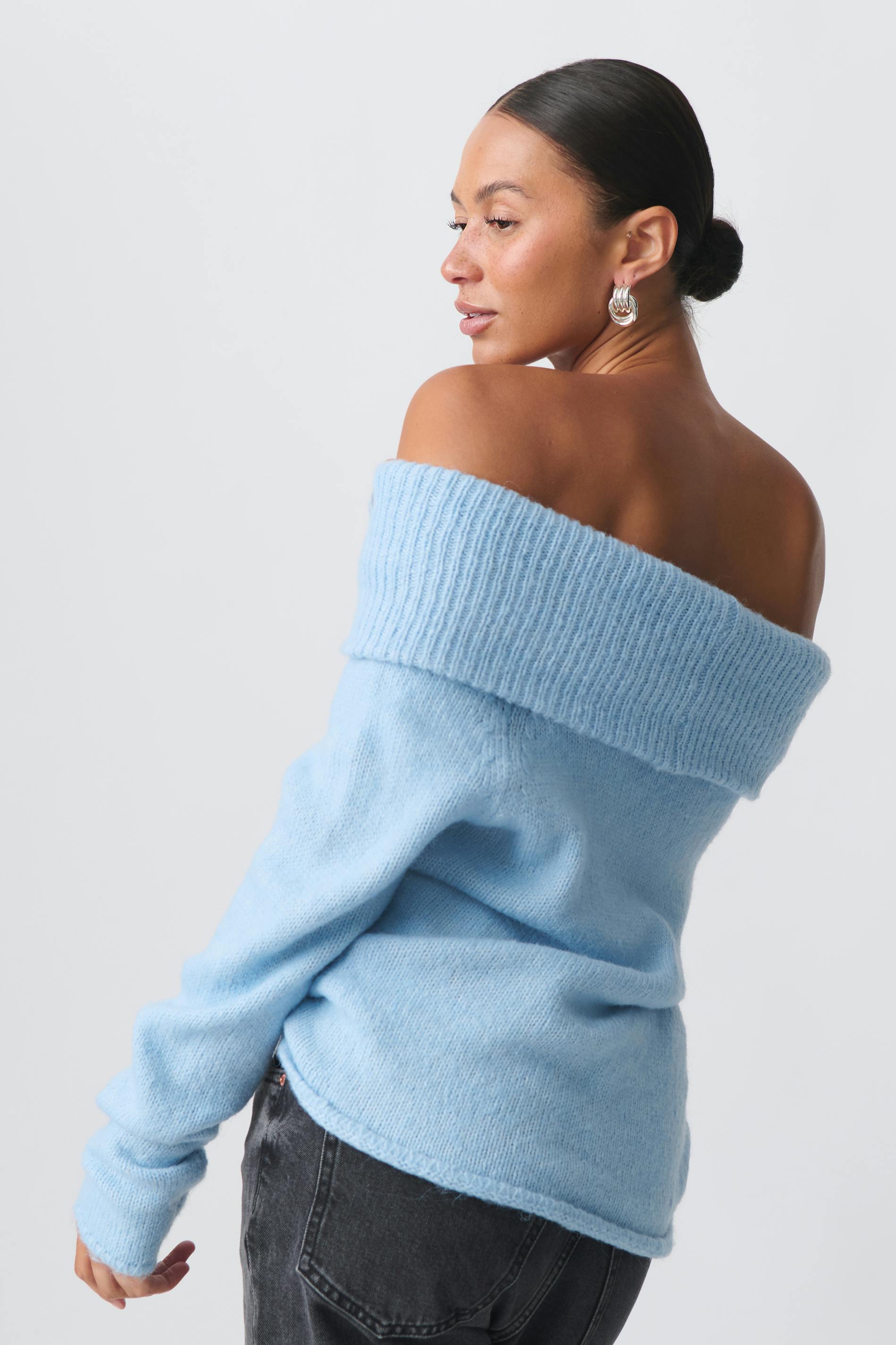 Stockholm Heritage |  Conform Off-Shoulder Tröja